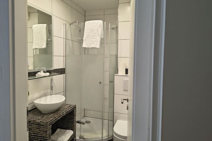 Room 16 of 25