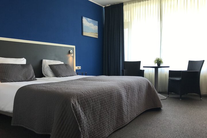 Room 4 of 50