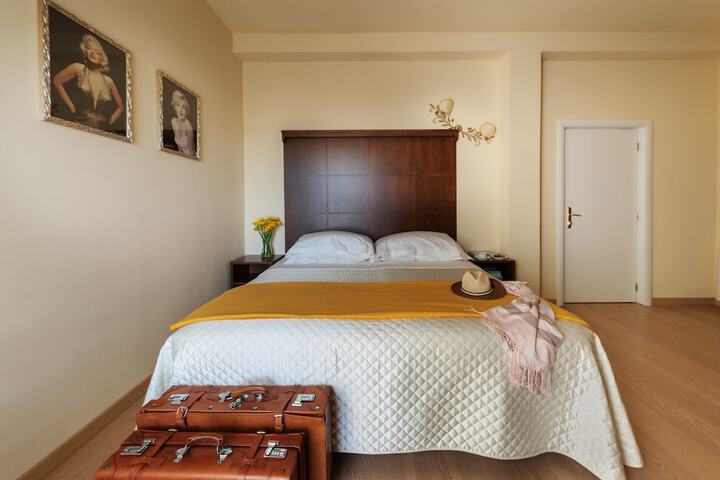 Room 3 of 62
