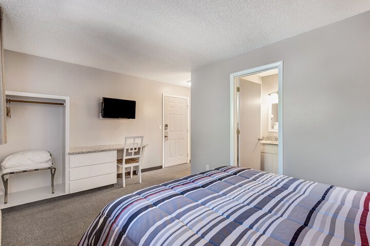 Room 31 of 398