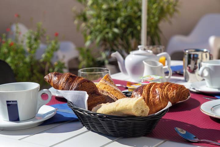 Breakfast/Coffee Service 15 of 21