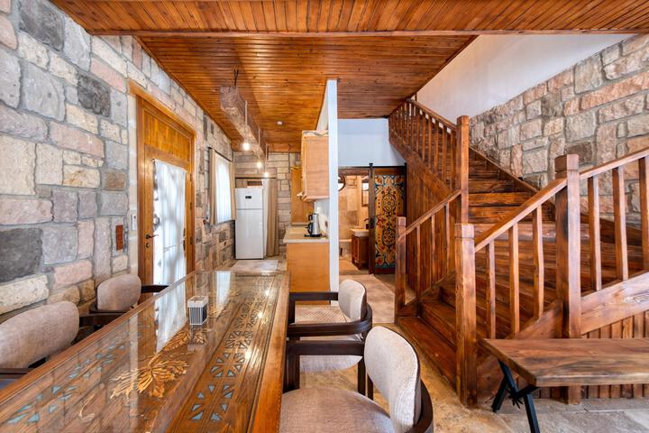 Room 110 of 162