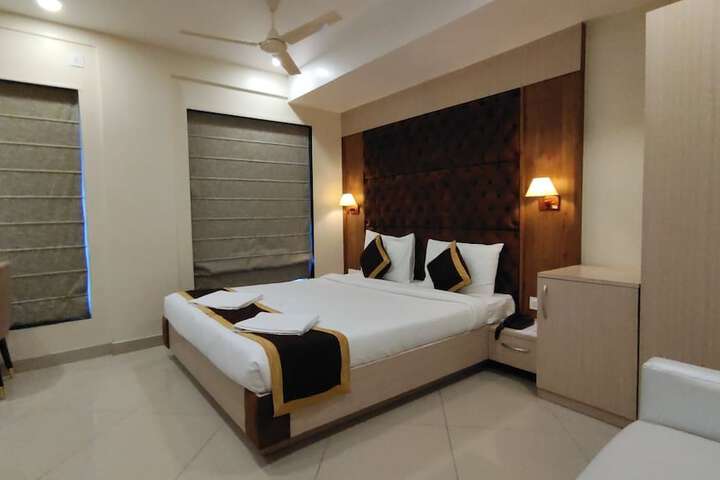 Room 17 of 32