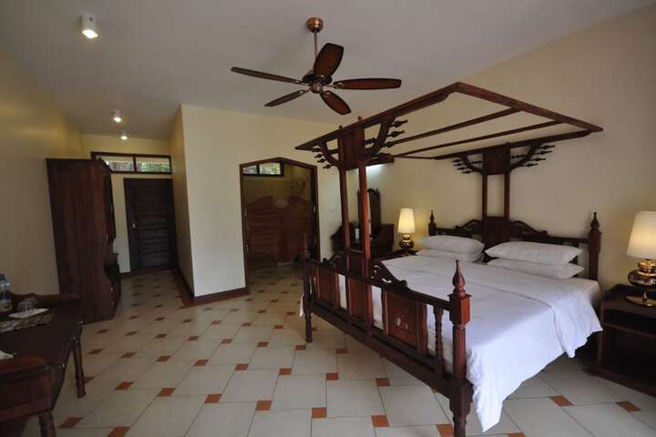 Room 6 of 32