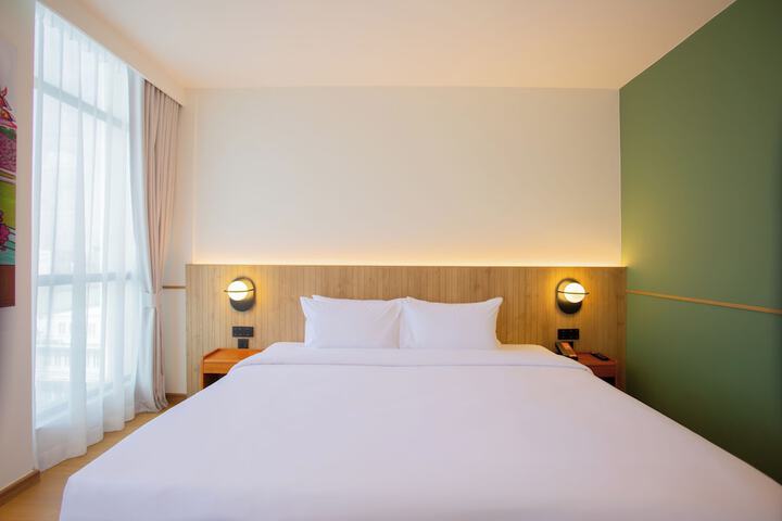 Room 25 of 180