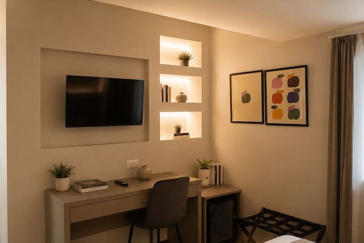 Room 5 of 23