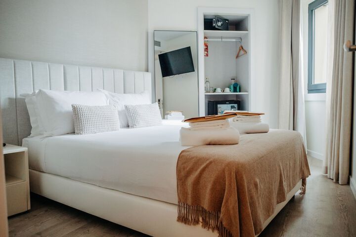 Room 28 of 164