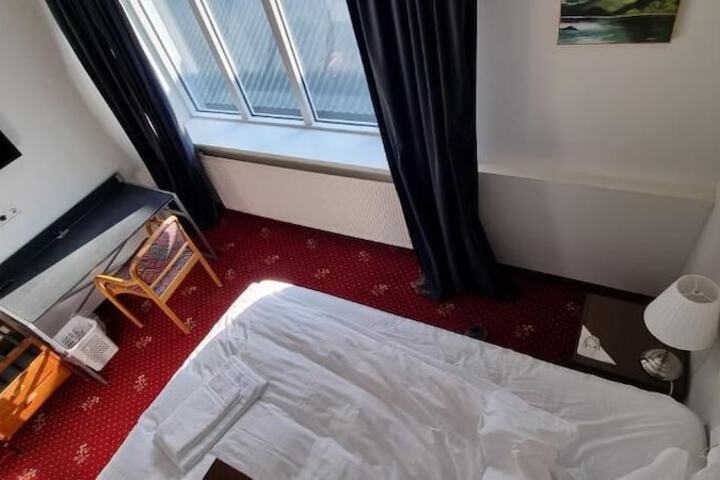 Room 27 of 52