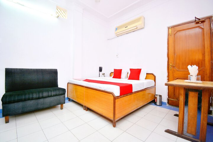 Room 9 of 10