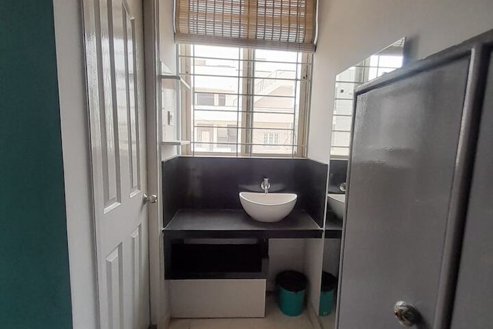 Room 6 of 10