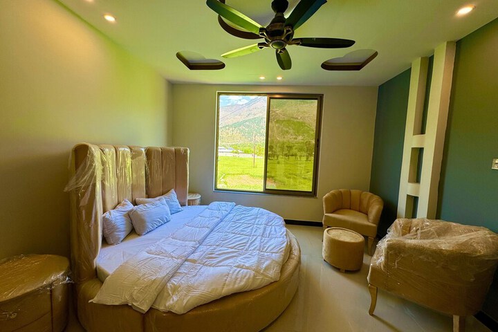 Room 7 of 32
