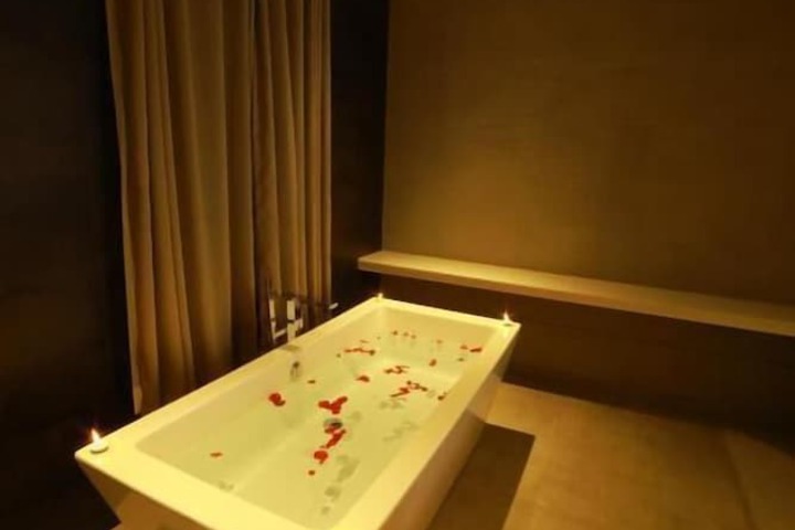 Room 16 of 62