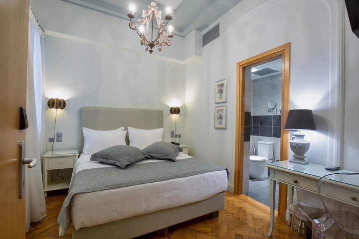 Room 4 of 90