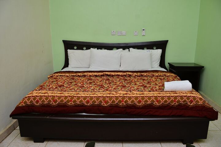 Room 16 of 30