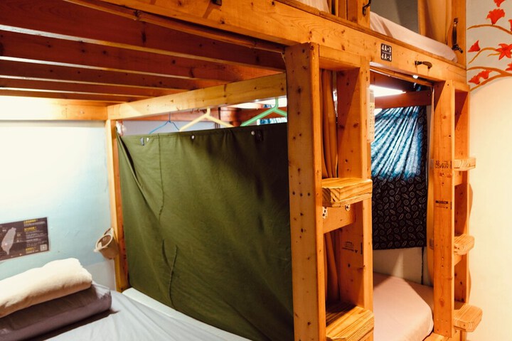 Room 16 of 42