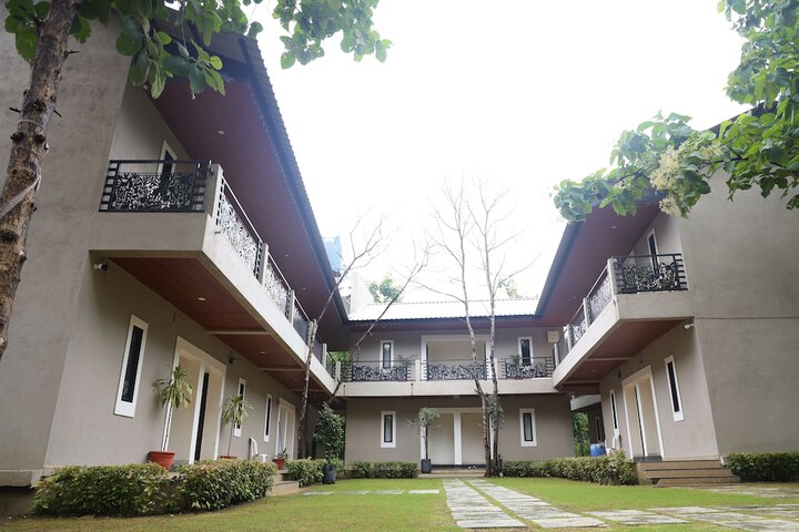 Room 2 of 18