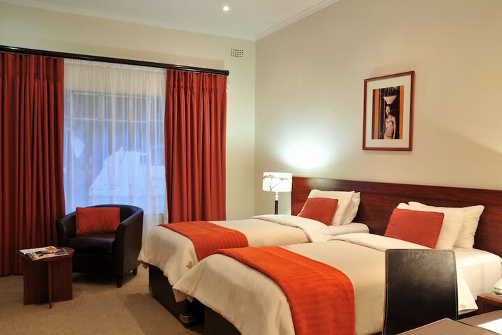 Room 3 of 44