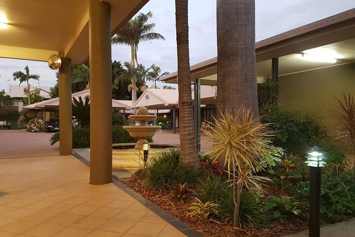 Hotel Exterior 45 of 48