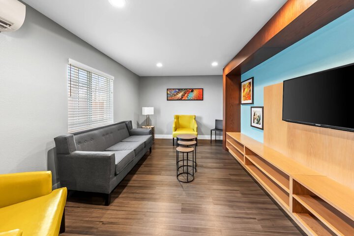 Guest Lobby