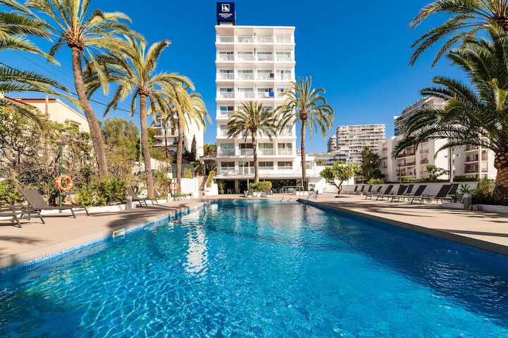 Hotel with Pool