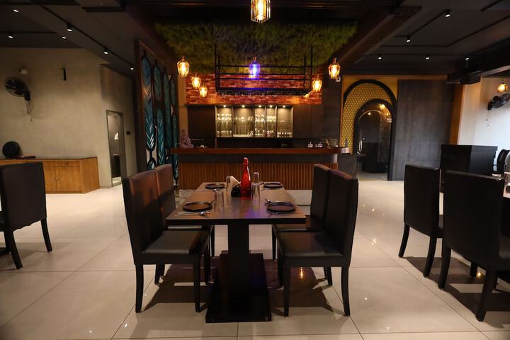 Dining 16 of 24