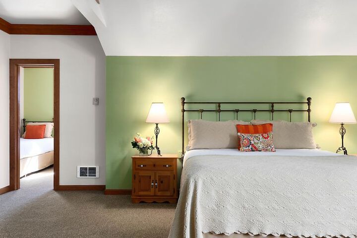 Room 22 of 103