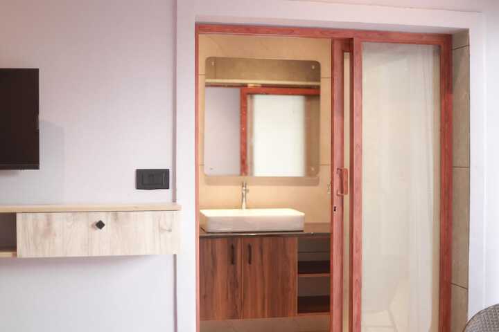 Room 17 of 38