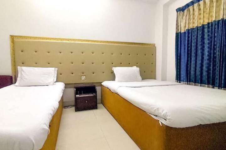Room 11 of 24