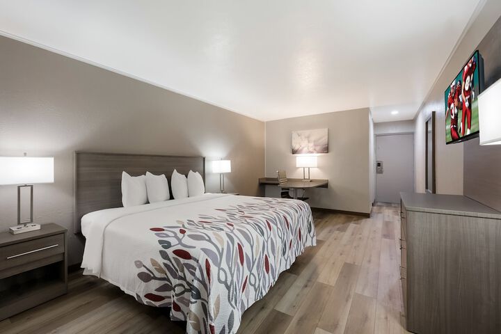 Room 9 of 34