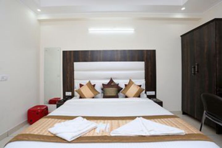 Room 15 of 32