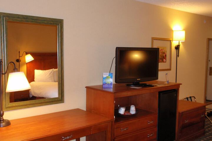 1 King Bed (2 of 19)