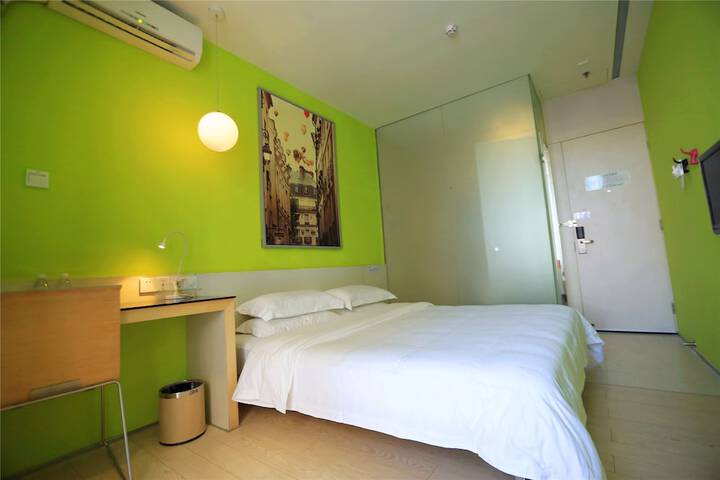 Room 9 of 43