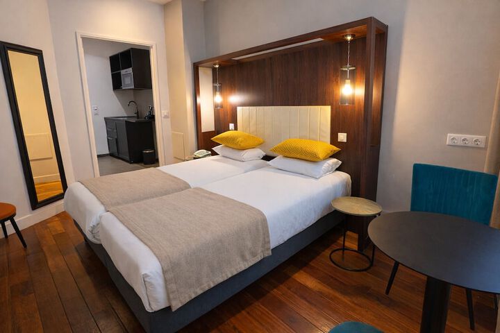 Room 14 of 30