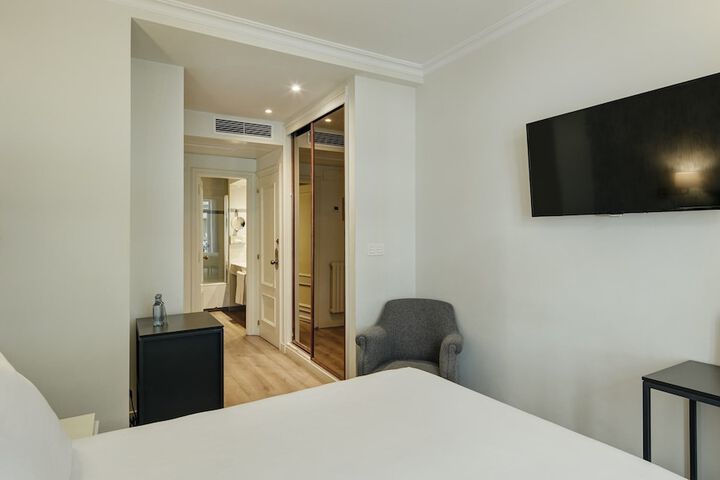 Room 53 of 118