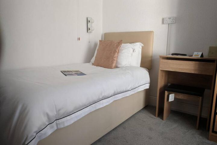 Room 2 of 40