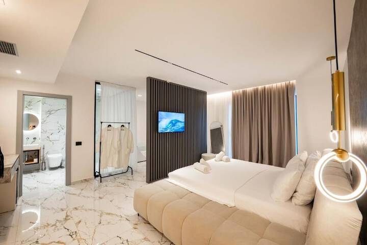 Room 2 of 80