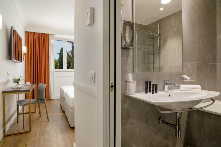 Room 43 of 80