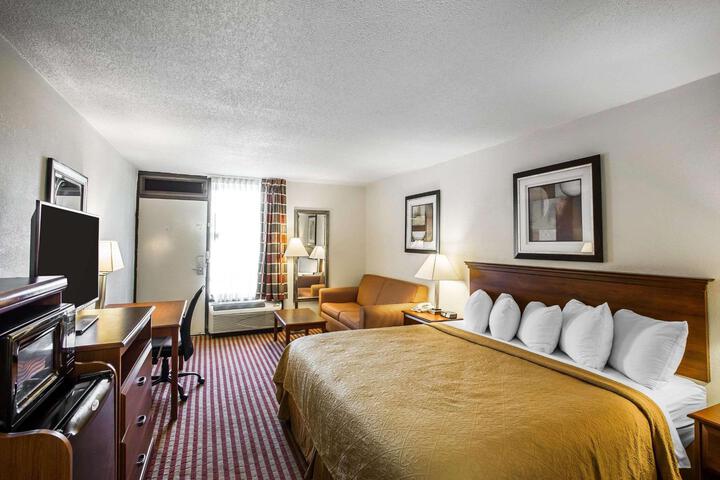 1 King Bed (7 of 11)