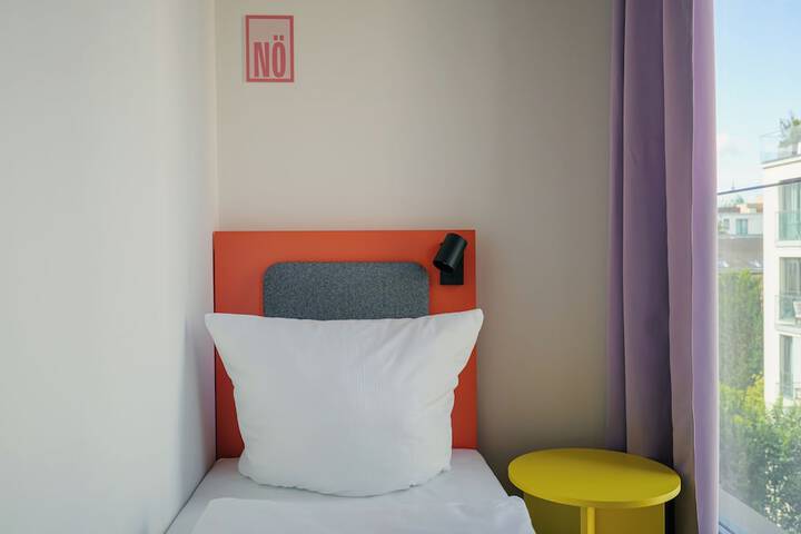 Room 17 of 65
