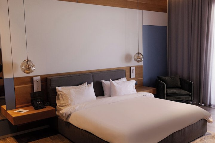 Room 25 of 102