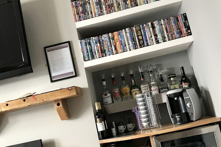 Lounge 16 of 18