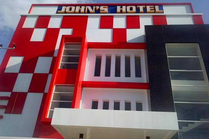 Exterior of Johns Hotel