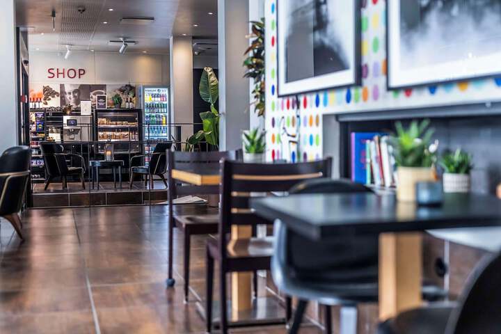 Entrance & Lobby