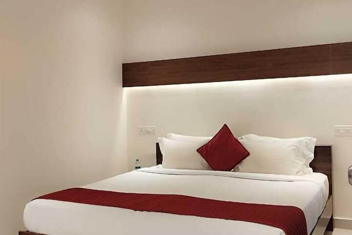 Room 3 of 32