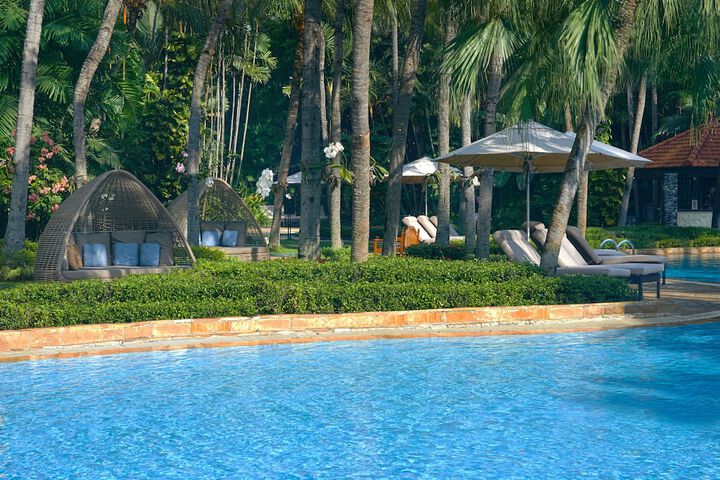 Hotel Pool