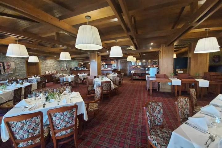 Dining 14 of 16