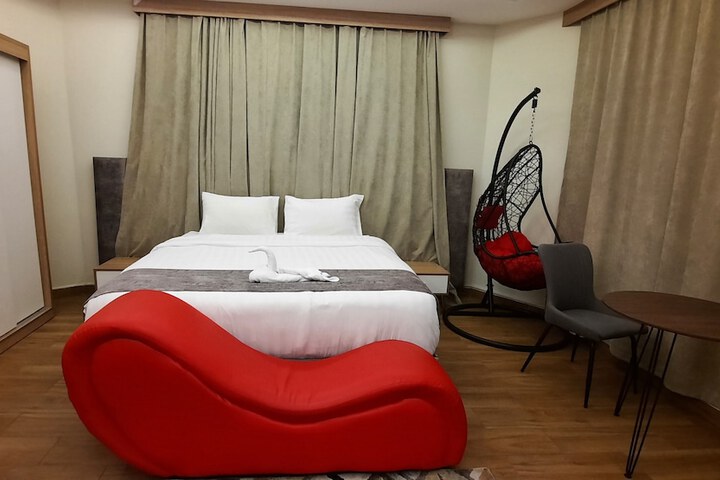 Room 7 of 17