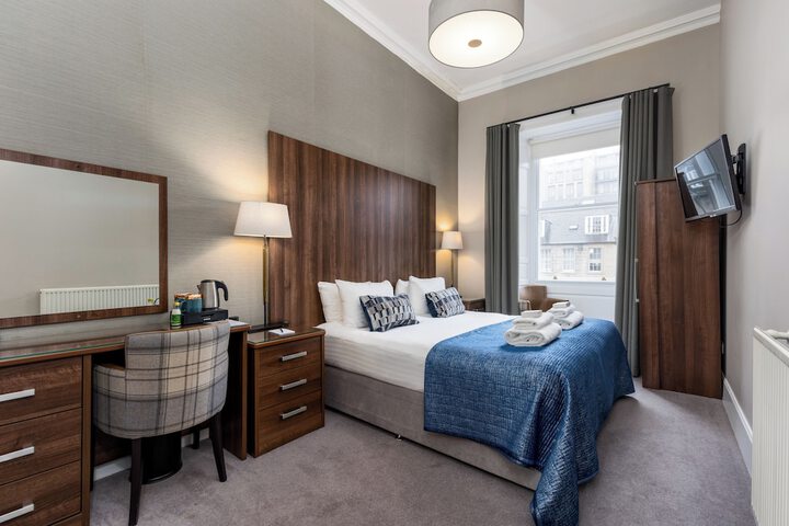 Room 9 of 62