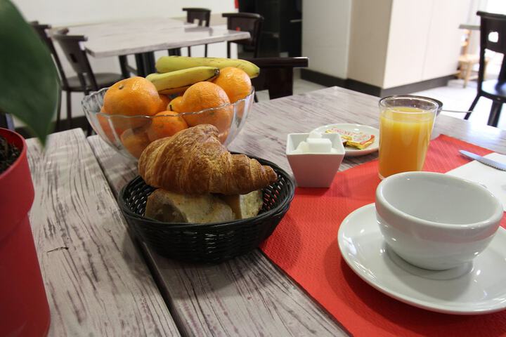 Breakfast/Coffee Service 34 of 41