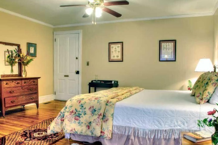 Room 16 of 40